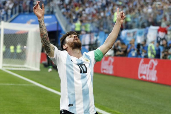 Medios argentinos celebran el "heroico" pase de la Argentina de Messi