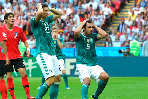 El orgullo nacional de Alemania ha recibido golpes aplastantes en las últimas semanas