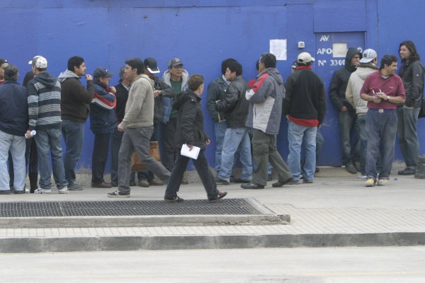 Desempleo sube a 7% y crecimiento de asalariados del sector público sigue superando a los privados