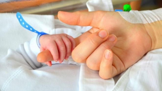 <p>En España, el postnatal para padres se extiende a cinco semanas</p>
