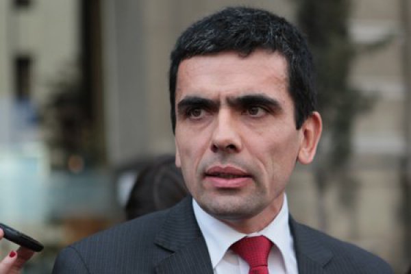 Exfiscal Gajardo critica duramente decisión de la Fiscalía de eliminar el delito de cohecho en caso Penta