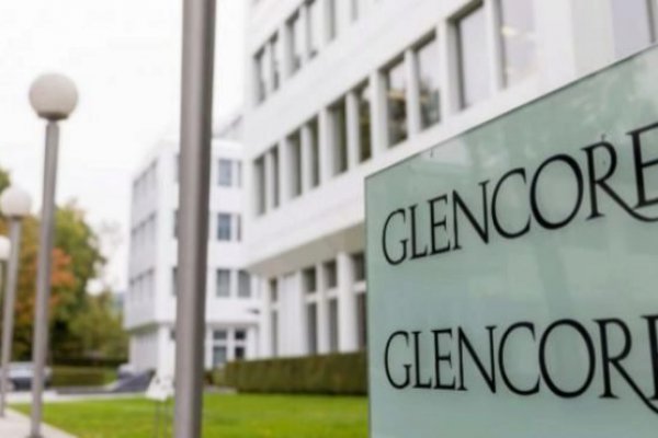 Glencore recomprará acciones para tranquilizar a los inversionistas