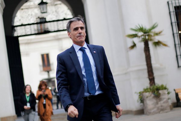 Valente infla el pecho tras Imacec: "Hay un repunte importante de la inversión"