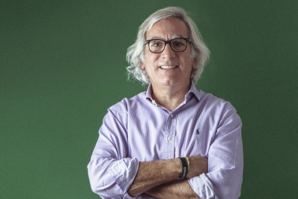 Komax retiene representación de Brooks Brothers
