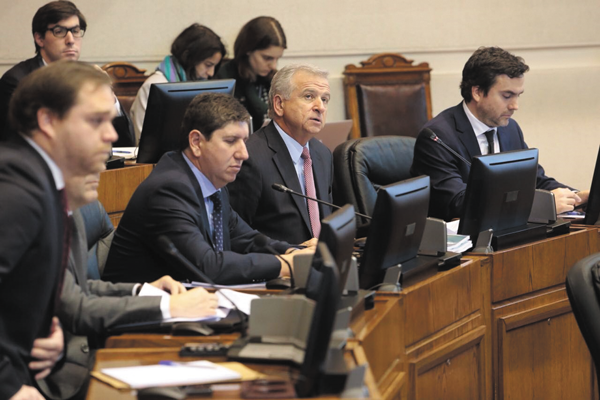 Hacienda ratifica un 2018 en alza: sube proyección de PIB, ve mayor gasto público y más ingresos