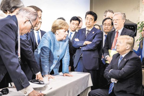 Trump enciende cumbre de la OTAN y dispara contra Merkel: "Está enriqueciendo a Rusia"