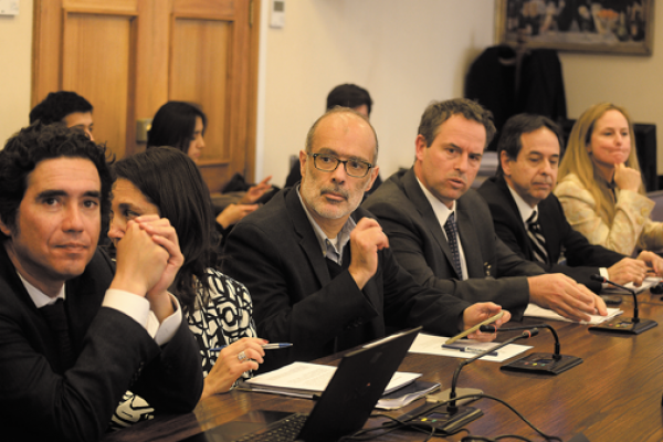 Autonomía del CFA marca debate en comisión y gobierno ingresa indicaciones al proyecto