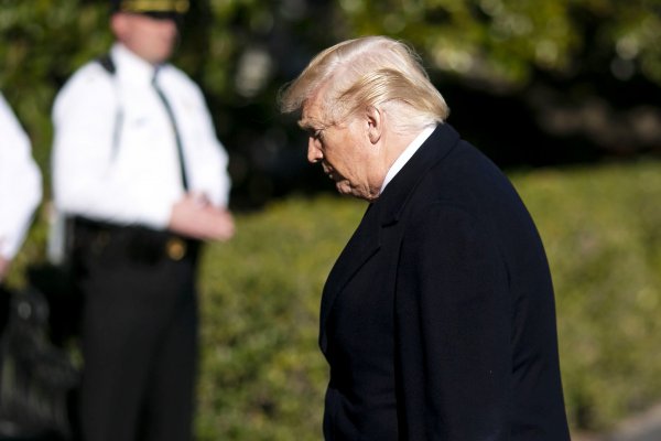 Trump asegura que países de la OTAN acordaron más gasto en defensa, pero Macron lo desmiente