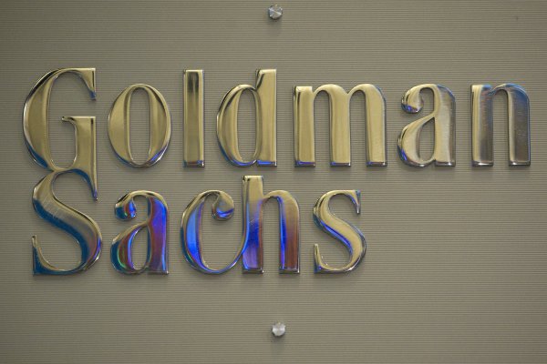 Ganancias de Goldman suben 44% y banco pone fecha a llegada de nuevo CEO