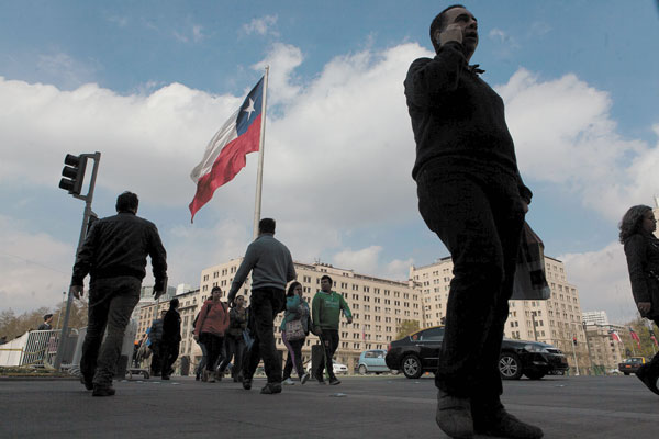 Pese a alza de ingresos, 70% de los trabajadores en Chile gana igual o menos de $ 550 mil