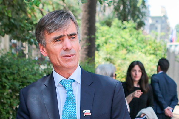 Guerra comercial: ministro Valente llama a la calma y no ve "efectos muy significativos" en la economía chilena
