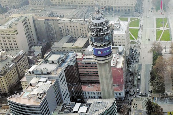 Entel se enfrenta con el CNTV por contenido para mayores