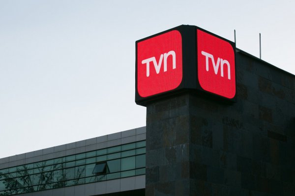 Directores de TVN a la espera de un acuerdo para votar plan estratégico del canal