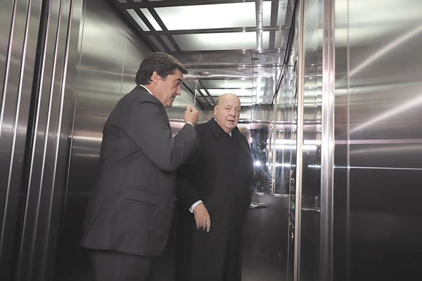 Presidente de Iansa se reúne con ministro Walker a horas de definir cierre de planta en Linares