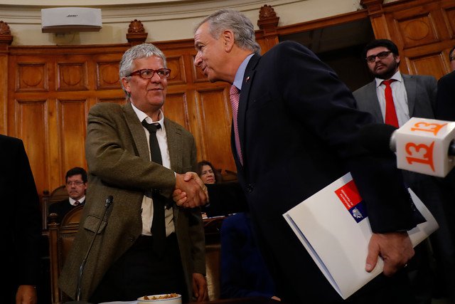 <p>Eyzaguirre choca otra vez con Larraín y recuerda el comentario del ministro cuando Moody´s subió la nota de Chile</p>