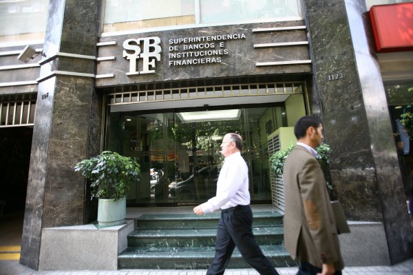 Superintendencia de Bancos acude a la Fiscalía a denunciar filtración de tarjetas de crédito