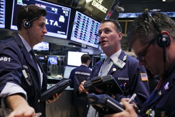 Acciones en Wall Street sin rumbo claro en medio de Apple, la Fed y las tensiones comerciales