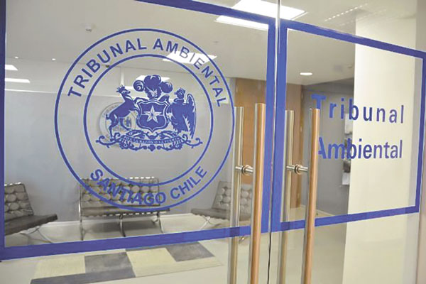 Funcionarios de Tribunal Ambiental critican a expresidente