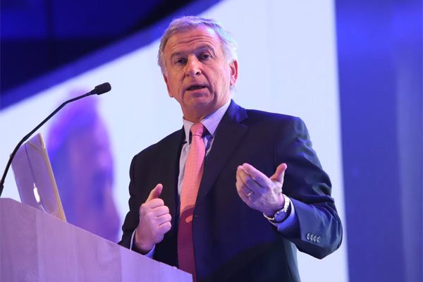 Hacienda pide paciencia por cifras macro y llama a privados a acelerar contrataciones