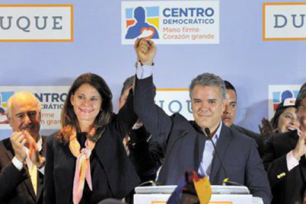 Inversionistas esperan que nuevo presidente colombiano saque a la bolsa de ocho años de letargo