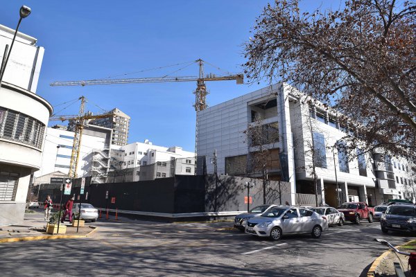 <p>Hospital del Trabajador se construirá en el mismo lugar, paralelo a sus labores</p>