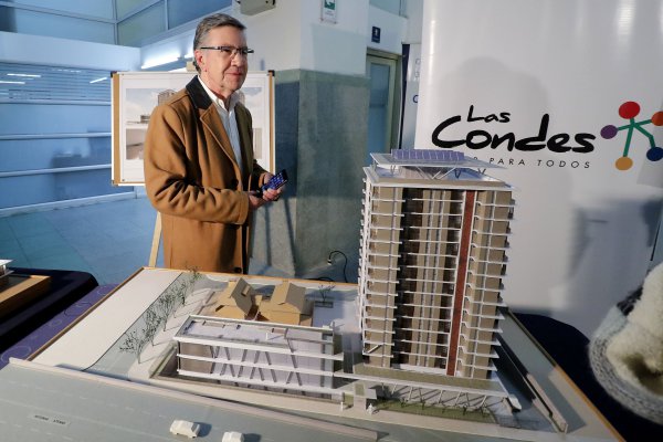 La carrera contrarreloj de Lavín para sacar adelante su proyecto de viviendas sociales