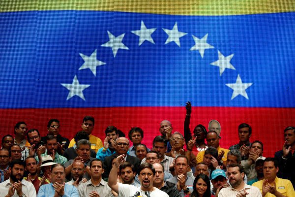 Se pierden al menos 100.000 litros de leche en oeste de Venezuela por apagón