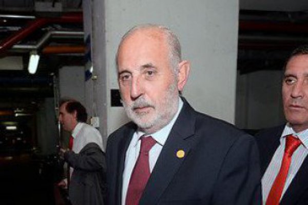 <p>La salida del ministro</p>