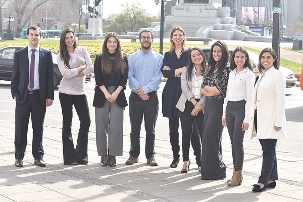 Abogados se unen a Servicio Jesuita y entregan 24 propuestas para reformar proyecto de migración