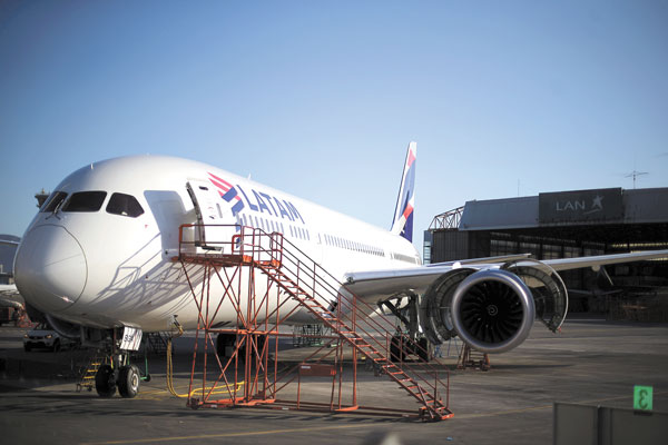 Latam Airlines mantiene seis aviones en tierra por caso Rolls-Royce