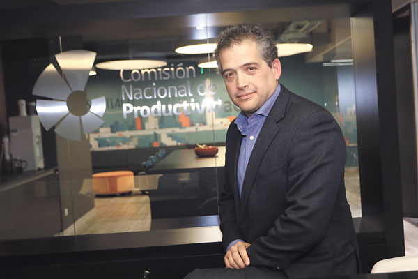 Comisión Nacional de la Productividad advierte: “Aunque uno se mueva, otros se mueven más rápido, otros países son más competitivos”