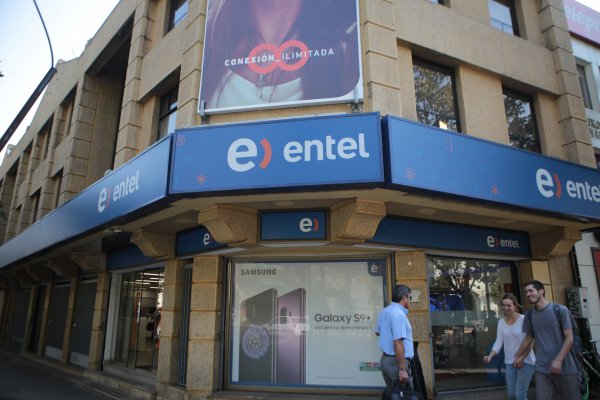 Entel arremete contra VTR y WOM por rebaja de tarifas móviles y pide gradualidad