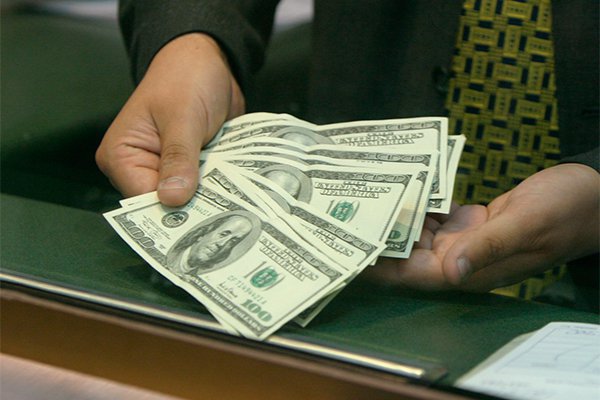 Dólar sigue imparable en Chile: sube más de $ 50 en un mes y se acerca a los $ 700