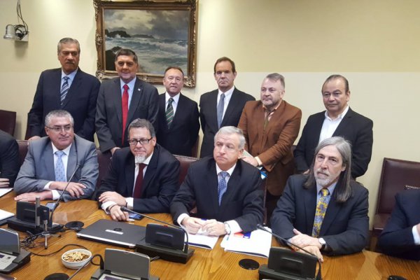 Acuerdo gobierno-oposición buscó sacar tema del salario mínimo de escenario electoral