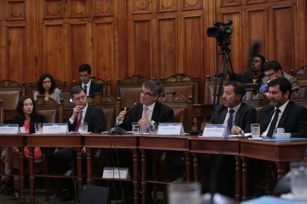 Mercado retrasa previsión de alza en la tasa de interés ante deterioro externo