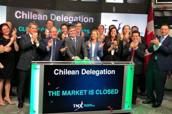 Ministro Valente encabeza cierre de Bolsa de Toronto en primera jornada de gira por Canadá