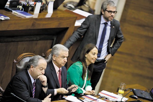 Tras largo debate, Congreso despachó salario mínimo