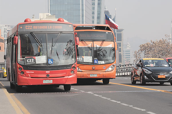 Transantiago: Operadores asumirán mantención de buses y se elegirá más de dos proveedores
