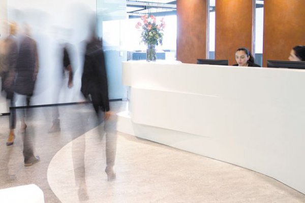 ¿Aires de primavera? Profesionales chilenos confían en mejorar su situación laboral