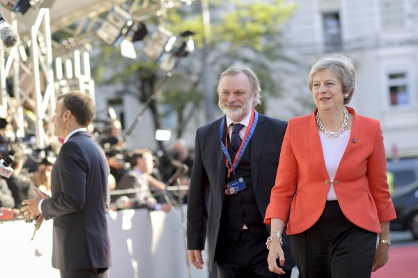 UE presiona al Reino Unido para lograr pronto acuerdo sobre el Brexit