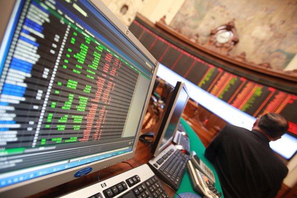 Bolsa de Santiago se acopla a mayor optimismo y termina en su mejor nivel en más de tres meses