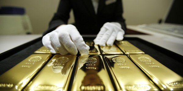 Oro cae de los US$ 1.200 por onza con leve pérdida