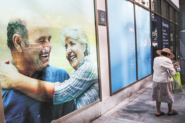 Envejecimiento de la población ha llevado a 55 países a aumentar edad de retiro en últimos 22 años