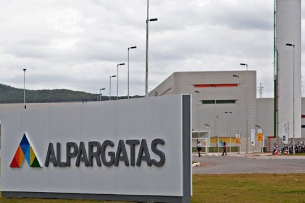Tras la venta de Topper, Alpargatas cierra dos plantas en Argentina