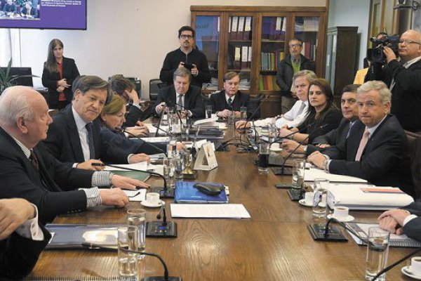 Tributos: recaudación por boleta electrónica se toma debate y Hacienda sale a defender cifras