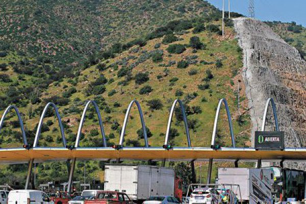 <p>Habrá terceras pistas hacia el sur: MOP llega a acuerdo con Ruta del Maipo</p>