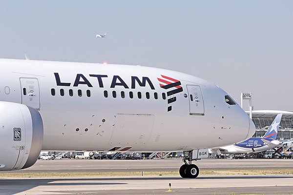 Para no aburrirse en el avión: Latam estrena servicio de Wi-Fi en sus vuelos