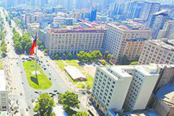 Santiago Centro: Vacancia en mercado de oficinas "clase A" en mínimos desde 2014