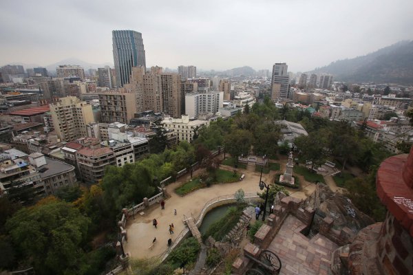 Vacancia en mercado de oficinas “clase A” en Santiago Centro cae a mínimos desde 2014