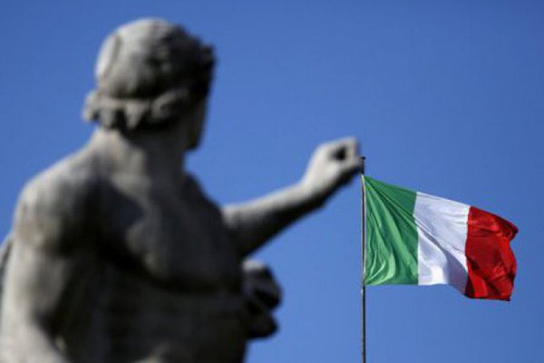 Se profundiza crisis en Italia: prima de riesgo se dispara y contagia a bolsas europeas